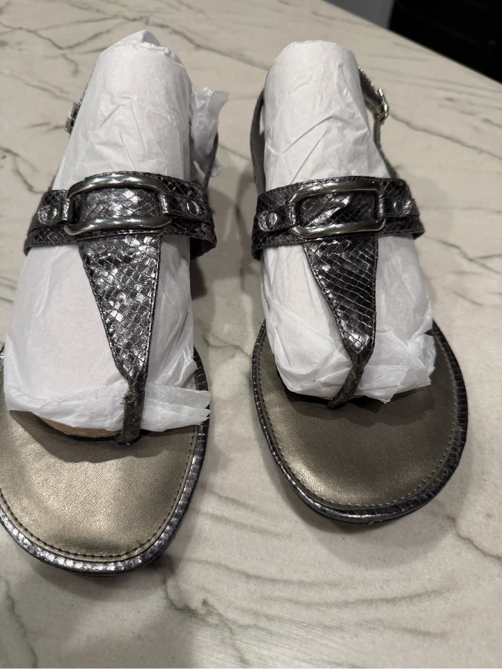 Bandolino Metallic Snakeskin T-Strap Sandals Size 10M Silver Black Buckle
